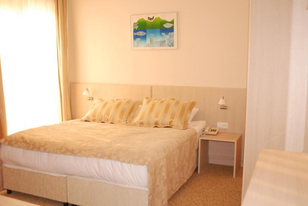 Hotel Suix Lara Antalya Habitación foto